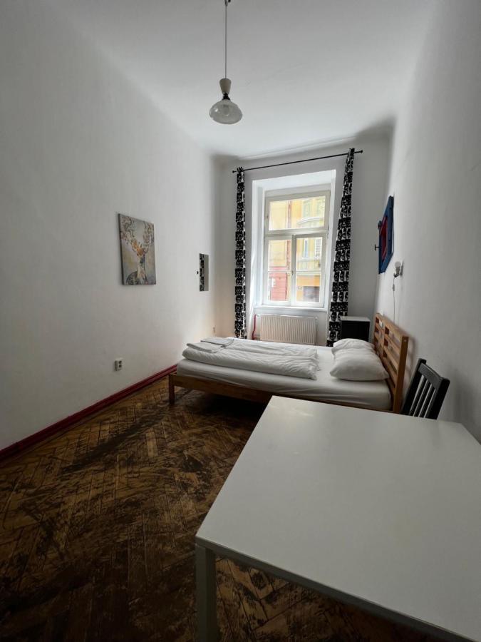 Hostel Clown And Bard Praha